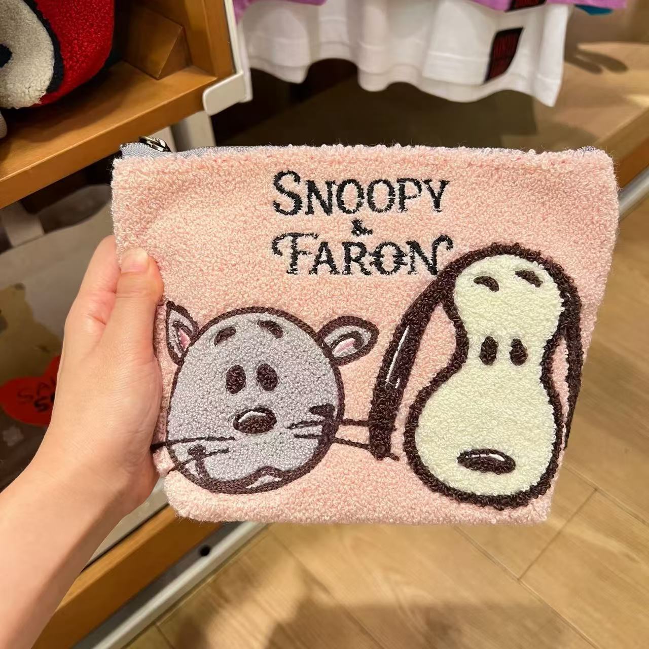 Cute Snoopy Tufted Embroidered Storage Bag