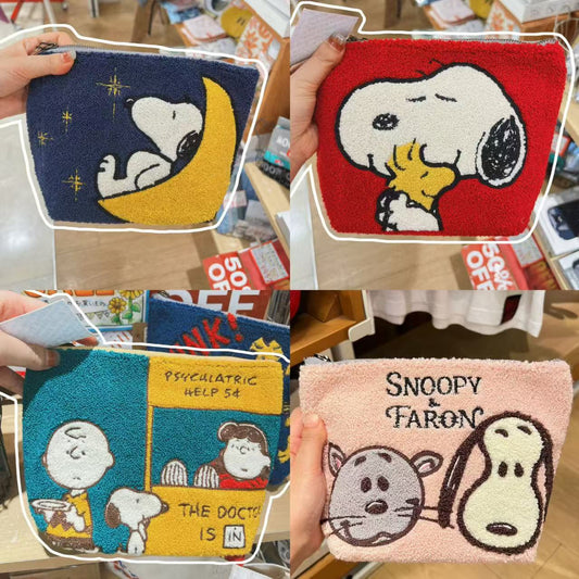 Cute Snoopy Tufted Embroidered Storage Bag